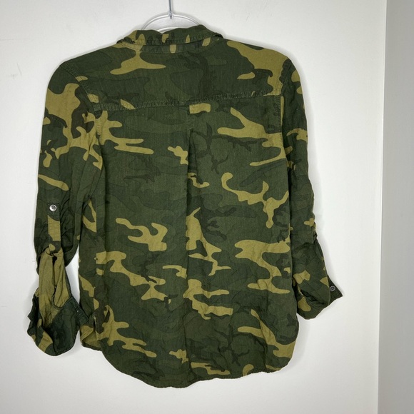 Rock & Republic Green Camouflage Button-Up Shirt. XS. Adjustable sleeves. - Picture 3 of 7